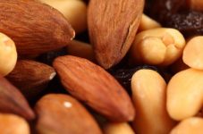 amêndoas com cascas e sem cascas