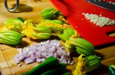 flores misturadas com outro alimentos