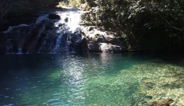 cachoeira localizada na cidade carrancas