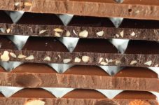 vários tablets de tipos de chocolates